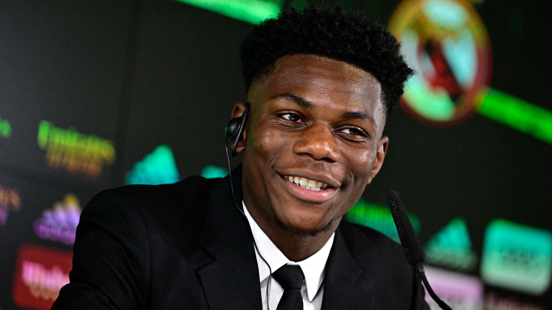 吉鲁加盟洛杉矶FC 签约一年半开启新篇章